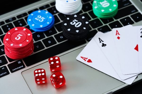 Bangladesh user learning the r7777 betting process on mobile